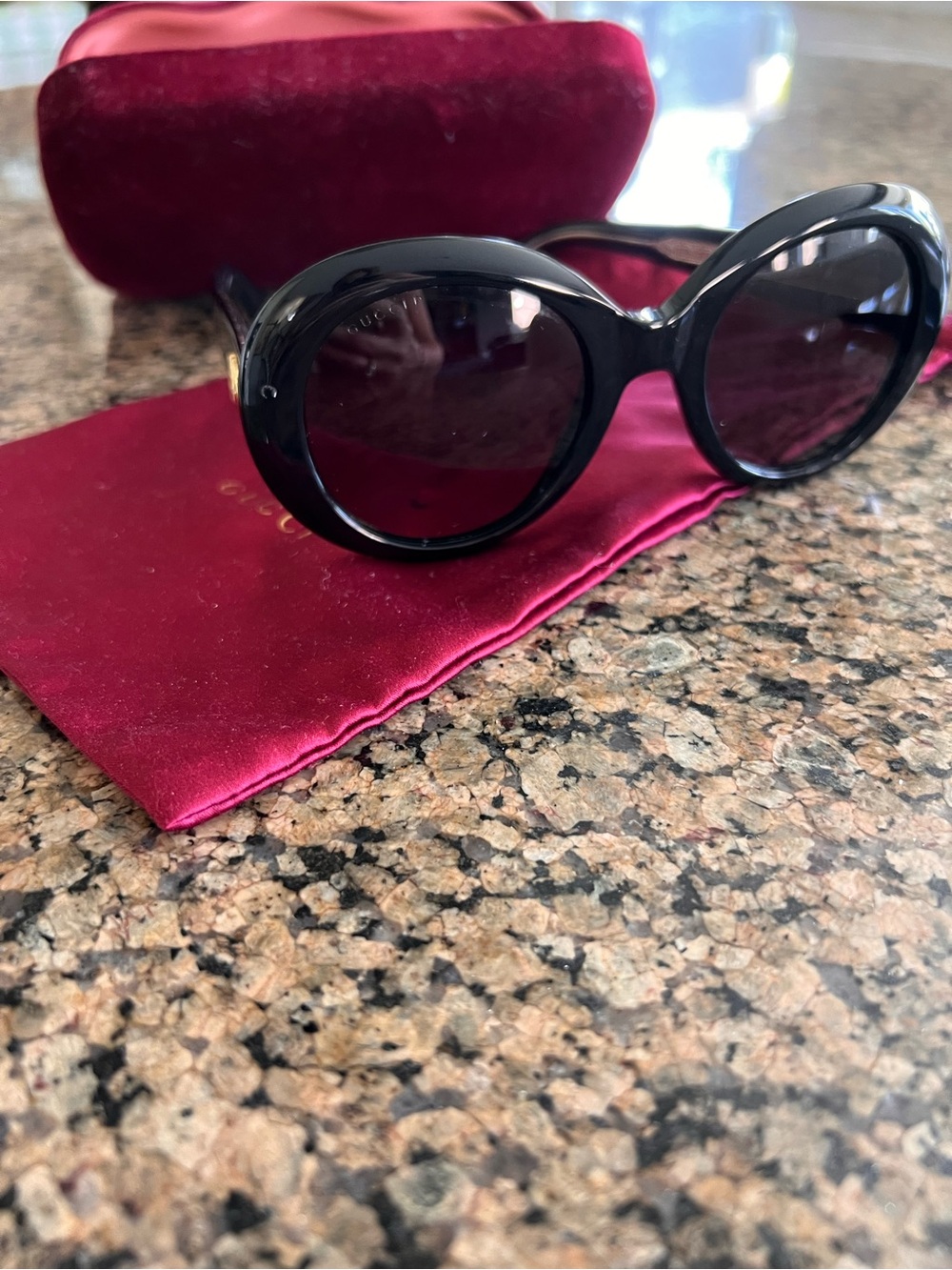 Gucci Black Round Oversized Sunglasses - Picture 7 of 10